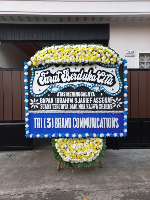 Papan Bunga Duka di Tahunan